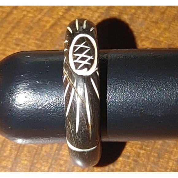 Wooden Ring Handcrafted Black White Tribal Pattern Lightweight Durable Size 7.5 - Picture 2 of 10